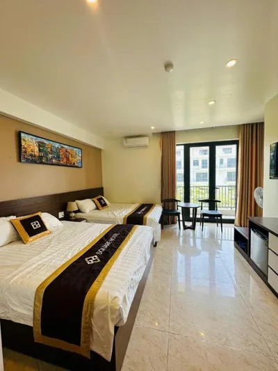 带阳台双床房 — Square Hostel